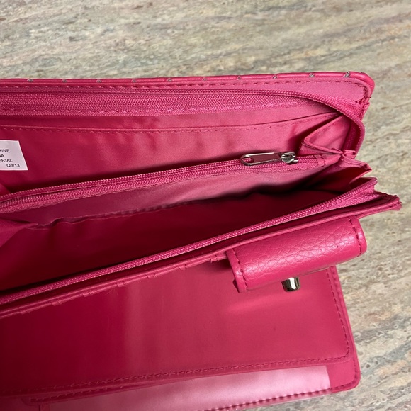 M.e.n.u Skull head duffel bag with pink wallet - Picture 13 of 16